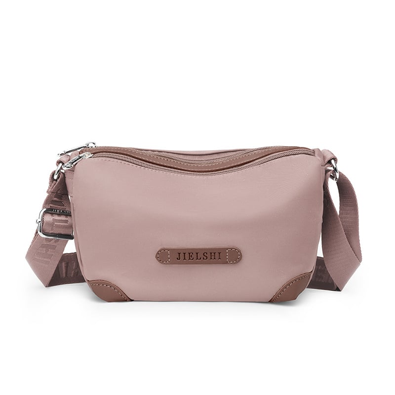 Nailona plecu soma, vertikāla kvadrāta forma, rāvējslēdzēja aizdare, iekšējās kabatas (ar rāvējslēdzēja kabatu, telefona kabatu, ID kabatu)