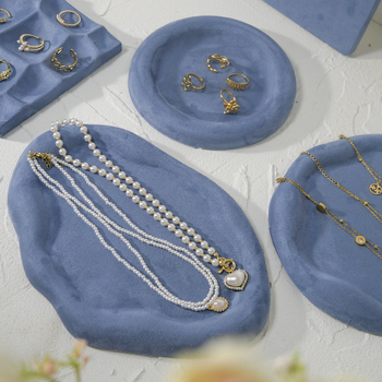 Rotaslietu izstādes statīvs, rokām darināts, flaneļa materiāls, radošs dizains, meitenīgs stils