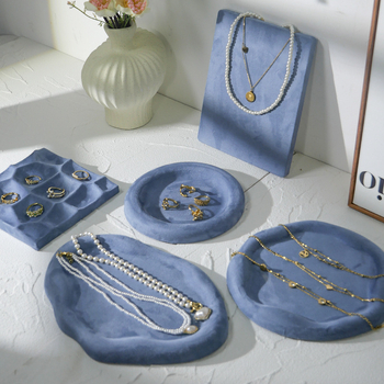 Rotaslietu izstādes statīvs, rokām darināts, flaneļa materiāls, radošs dizains, meitenīgs stils