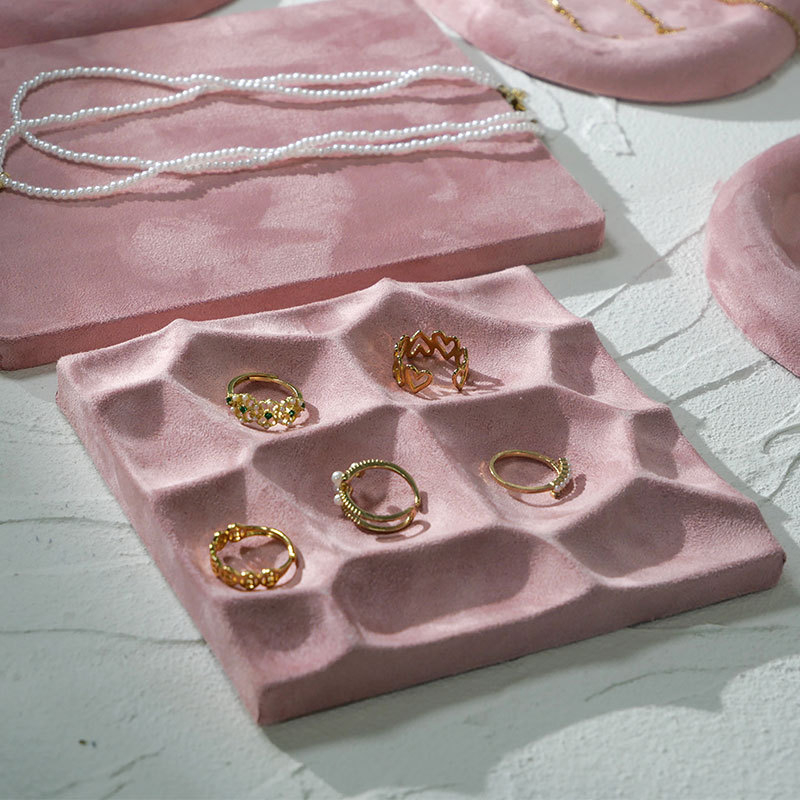 Rotaslietu izstādes statīvs, rokām darināts, flaneļa materiāls, radošs dizains, meitenīgs stils