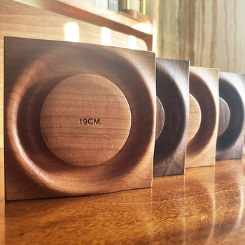 Masīvkoka rokassprādžu ekspozīcijas statīvs, rudens 2023, mūsdienīgs dizains