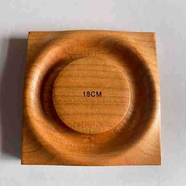 Masīvkoka rokassprādžu ekspozīcijas statīvs, rudens 2023, mūsdienīgs dizains