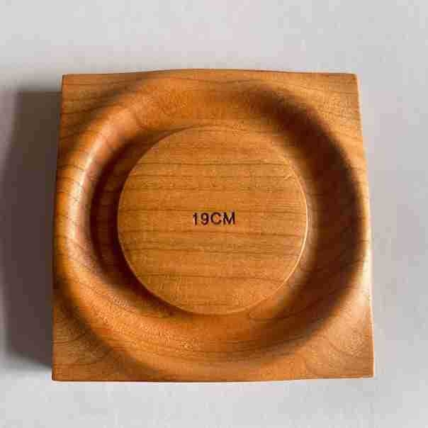 Masīvkoka rokassprādžu ekspozīcijas statīvs, rudens 2023, mūsdienīgs dizains