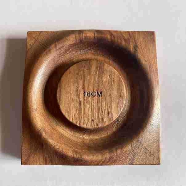 Masīvkoka rokassprādžu ekspozīcijas statīvs, rudens 2023, mūsdienīgs dizains