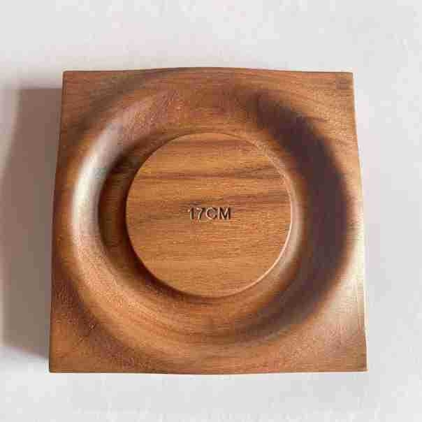 Masīvkoka rokassprādžu ekspozīcijas statīvs, rudens 2023, mūsdienīgs dizains