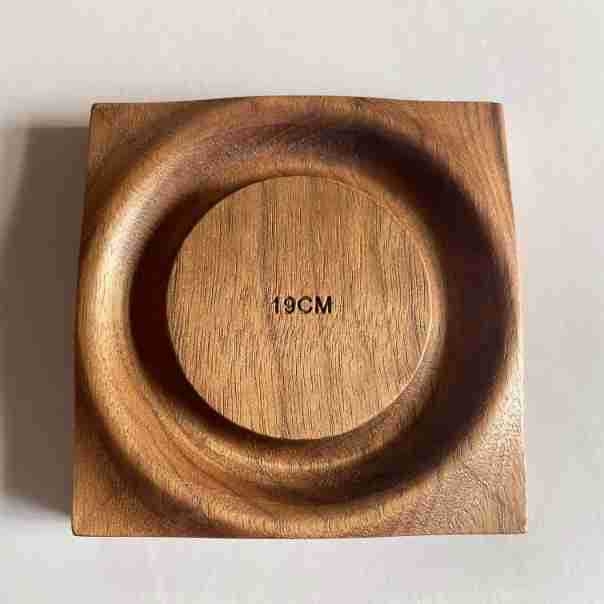 Masīvkoka rokassprādžu ekspozīcijas statīvs, rudens 2023, mūsdienīgs dizains