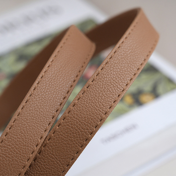 Ümmargune õlekõrrest kootud õla kott – linnalik lihtne stiil, tõmblukk kinnitusega, laminoid sisemus, üks õlarihm, kevad 2025