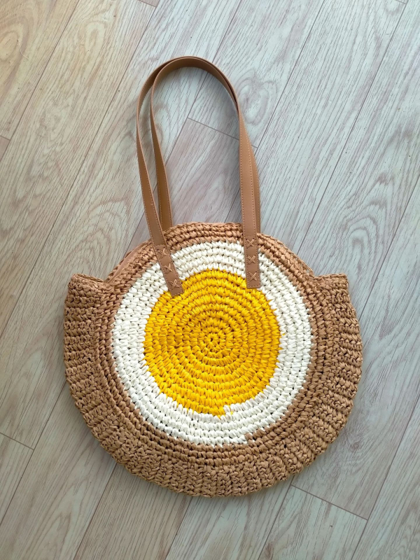 Ümmargune õlekõrrest kootud õla kott – linnalik lihtne stiil, tõmblukk kinnitusega, laminoid sisemus, üks õlarihm, kevad 2025