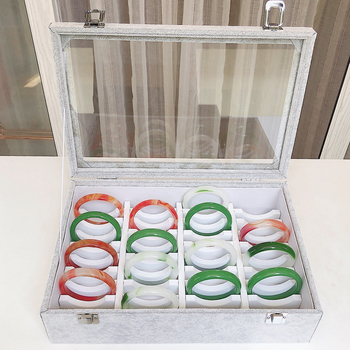 Rotaslietu plaukts rokassprādžu uzglabāšanai ar lielu ietilpību un displeja paliktnis, bez logotipa