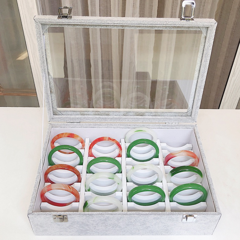 Rotaslietu plaukts rokassprādžu uzglabāšanai ar lielu ietilpību un displeja paliktnis, bez logotipa