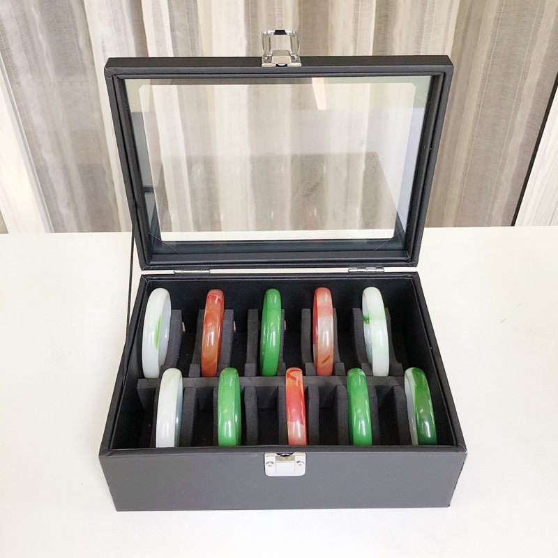 Rotaslietu plaukts rokassprādžu uzglabāšanai ar lielu ietilpību un displeja paliktnis, bez logotipa