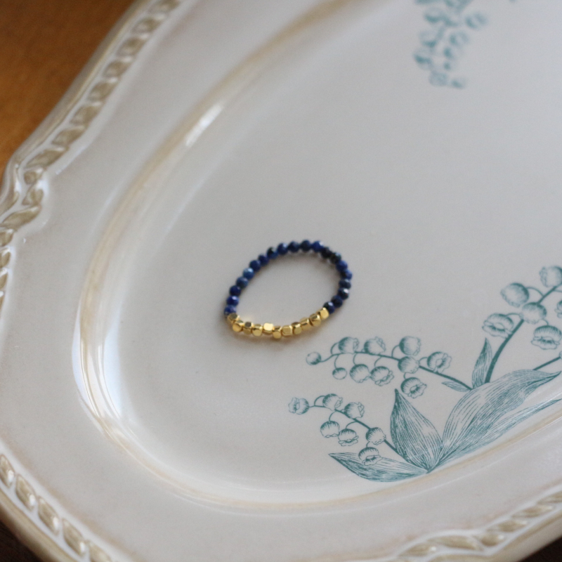 Ručno izrađena kolekcija nakita: Ogrlica od lapis lazuli s prirodnim kamenim biserima, akcenti od slatkovodnih bisera, O-lanac, duljina 41-50 cm, originalni dizajn