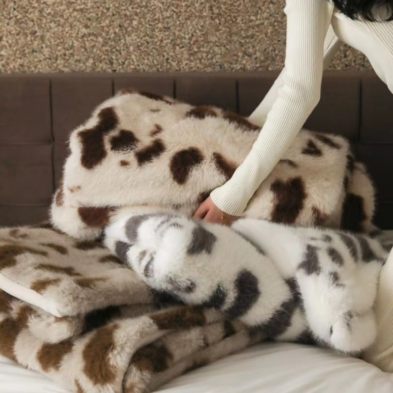 MITA višefunkcionalna zimska deka s prugastim uzorkom; Materijali: duga dlaka Alitan i kratka krzno zeca; Težina: 1400 g / 600 g; Prilagodljivo