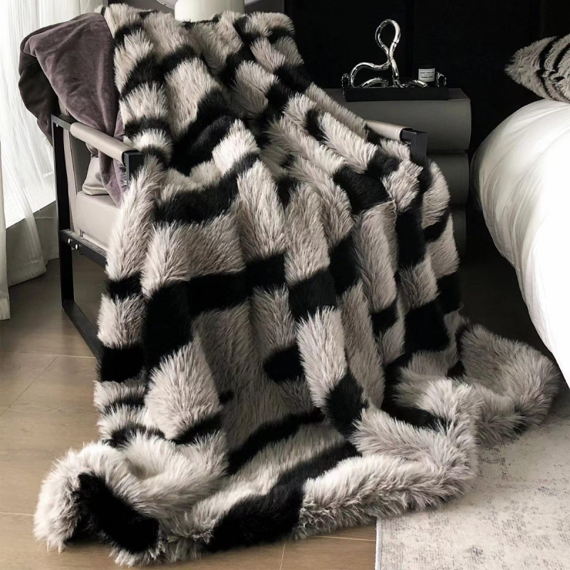 MITA višefunkcionalna zimska deka s prugastim uzorkom; Materijali: duga dlaka Alitan i kratka krzno zeca; Težina: 1400 g / 600 g; Prilagodljivo