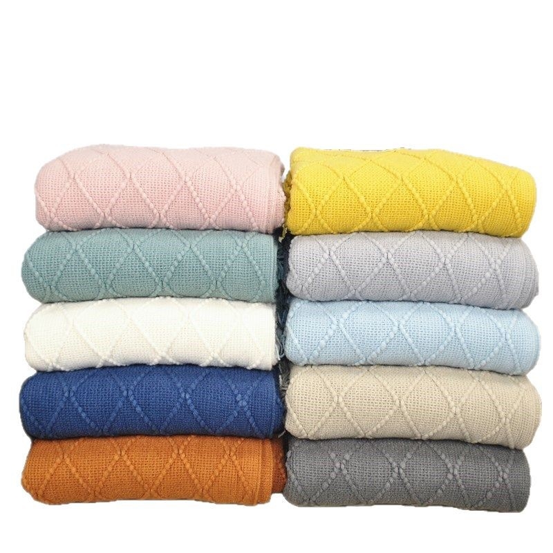 Sofos pledas su nordišku diamantiniu mezginiu, akrilinio pluošto, 500–799 g, visiems metų laikams, šiuolaikinis minimalistinis stilius