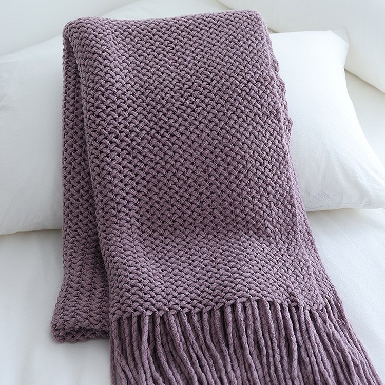 Mezgta lovos pledas, vienodo rašto, iki 300 g, akrilas, visoms metų laikams