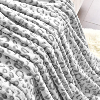 Poliesterska deka s geometrijskim uzorkom (280 g/m2, proljeće–jesen)