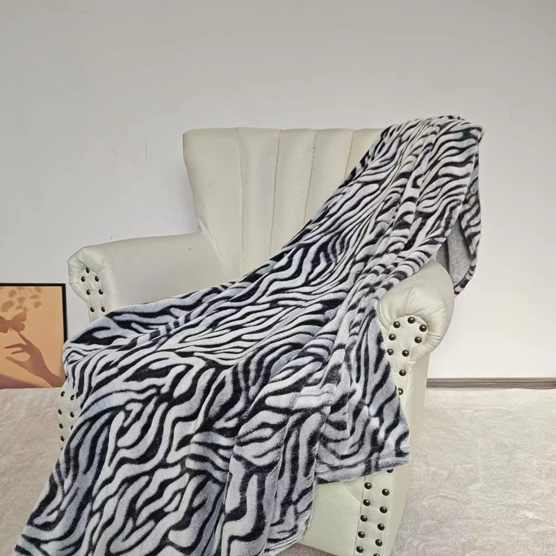 Poliesterska deka s geometrijskim uzorkom (280 g/m2, proljeće–jesen)