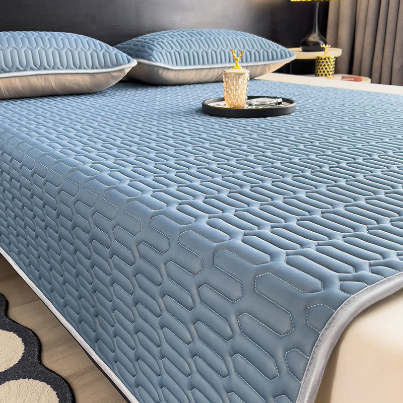 Trīsdaļīgs latexes dzesējošais mats ar Ice Silk, salokāms, piemērots studentu internātam, vienguļajam guļvietai, mazgājams (Materiāls: mākslīgais latekss; Darījums: Cits; Lateksa saturs: zem 70%; Stils: Mūsdienu vienkāršība)