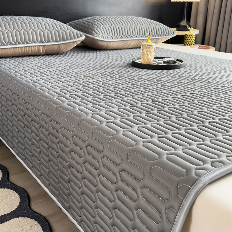 Trīsdaļīgs latexes dzesējošais mats ar Ice Silk, salokāms, piemērots studentu internātam, vienguļajam guļvietai, mazgājams (Materiāls: mākslīgais latekss; Darījums: Cits; Lateksa saturs: zem 70%; Stils: Mūsdienu vienkāršība)