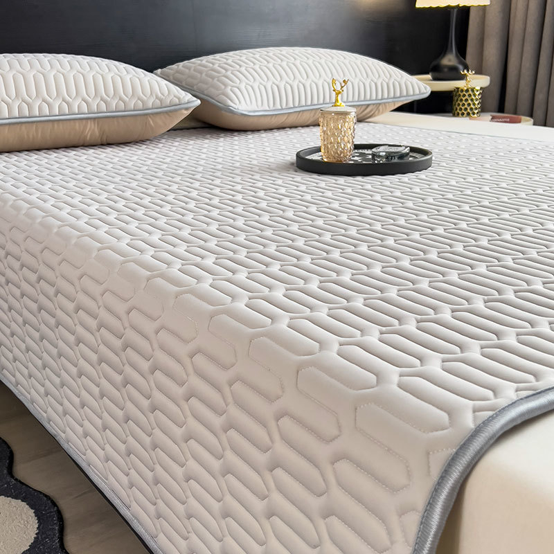 Trīsdaļīgs latexes dzesējošais mats ar Ice Silk, salokāms, piemērots studentu internātam, vienguļajam guļvietai, mazgājams (Materiāls: mākslīgais latekss; Darījums: Cits; Lateksa saturs: zem 70%; Stils: Mūsdienu vienkāršība)