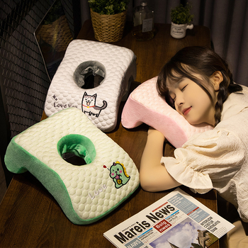 Jane Stack atmiņām kokvilnas spilvens galdam un birojām; kompakts guļamais spilvens klasē; atbalsta vienas vienības izkliedi; Kategorija: Qualified.