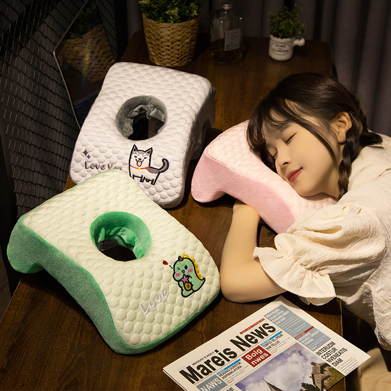 Jane Stack atmiņām kokvilnas spilvens galdam un birojām; kompakts guļamais spilvens klasē; atbalsta vienas vienības izkliedi; Kategorija: Qualified.