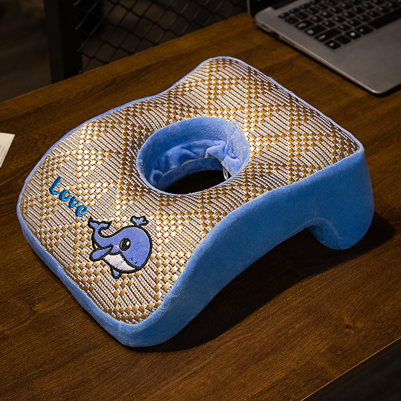 Jane Stack atmiņām kokvilnas spilvens galdam un birojām; kompakts guļamais spilvens klasē; atbalsta vienas vienības izkliedi; Kategorija: Qualified.