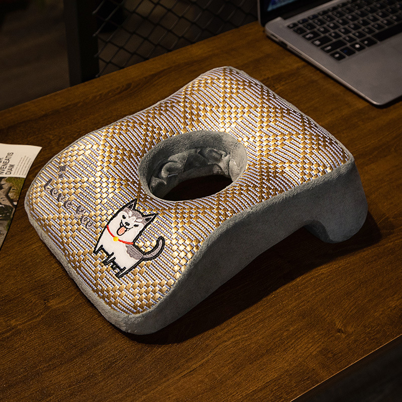 Jane Stack atmiņām kokvilnas spilvens galdam un birojām; kompakts guļamais spilvens klasē; atbalsta vienas vienības izkliedi; Kategorija: Qualified.