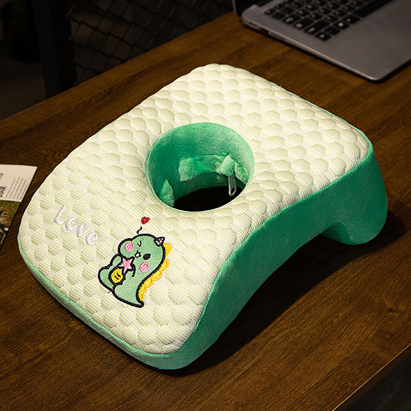 Jane Stack atmiņām kokvilnas spilvens galdam un birojām; kompakts guļamais spilvens klasē; atbalsta vienas vienības izkliedi; Kategorija: Qualified.