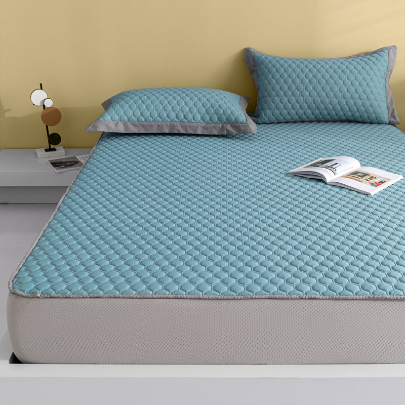 Triju daļu guļamistabas komplekts ar lateksa dzesējošu matu, ledus zīda audums, drukātas šķiedras, mūsdienīgs minimālisms, lateksa saturs 90%