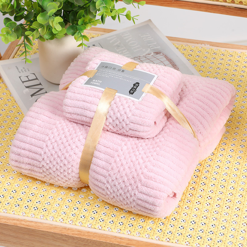 Kupaonski set ručnika od coral fleece, s motivom ananasa, visoke gustoće, debeli, upijajući i brzo se suši