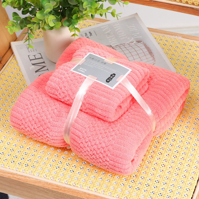 Kupaonski set ručnika od coral fleece, s motivom ananasa, visoke gustoće, debeli, upijajući i brzo se suši