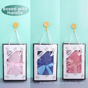 Dāvanu kastē ar mazmeitiņa formas dvieli – korāla fleece, apmēram 65 g, 32s combed yarn, ar logotipa pielāgošana, privāta zīme pieejama