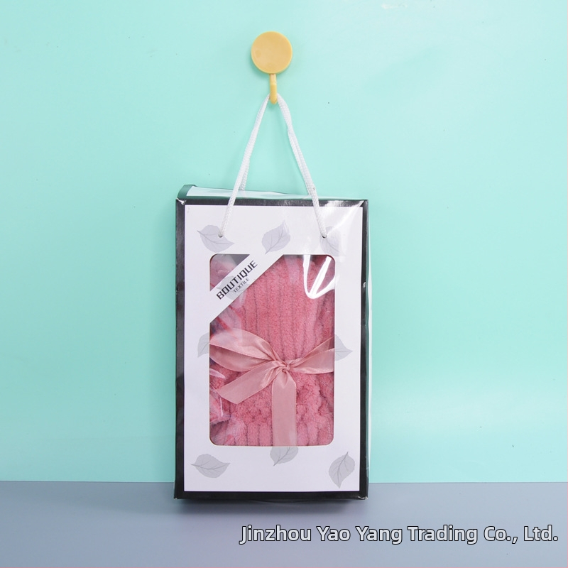 Dāvanu kastē ar mazmeitiņa formas dvieli – korāla fleece, apmēram 65 g, 32s combed yarn, ar logotipa pielāgošana, privāta zīme pieejama