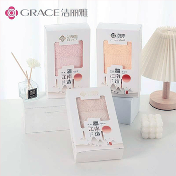 Dāvanu kastē dvieļš — garas pavedienu kokvilna, 80–100 g, 100% kokvilna, logotipa personalizācija