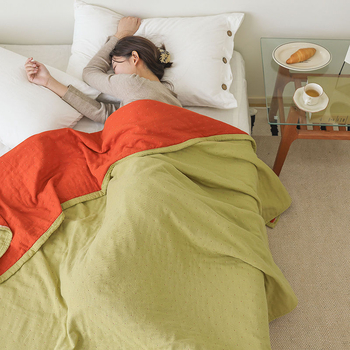 100% medvilnės gaze dviejų pusių, keturių sluoksnių antklodė su medvilnės užpildais, svoris 1,25–1,5 kg, reaktyvus spausdinimas, lengvas prabangos stilius