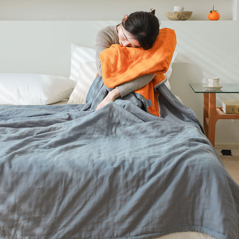 100% medvilnės gaze dviejų pusių, keturių sluoksnių antklodė su medvilnės užpildais, svoris 1,25–1,5 kg, reaktyvus spausdinimas, lengvas prabangos stilius