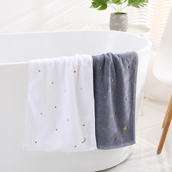 Pamut fürdőlepedő, 100% pamut, hímzett, tömege 500 g felett, sima szövés, 32s fonal, testreszabható hímzés