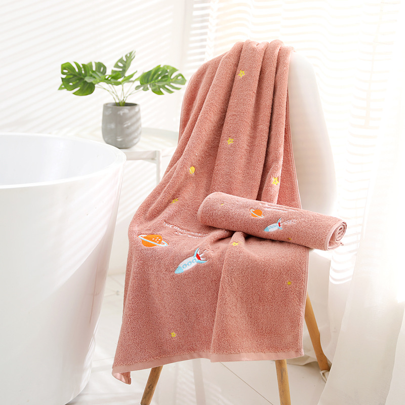 Pamut fürdőlepedő, 100% pamut, hímzett, tömege 500 g felett, sima szövés, 32s fonal, testreszabható hímzés