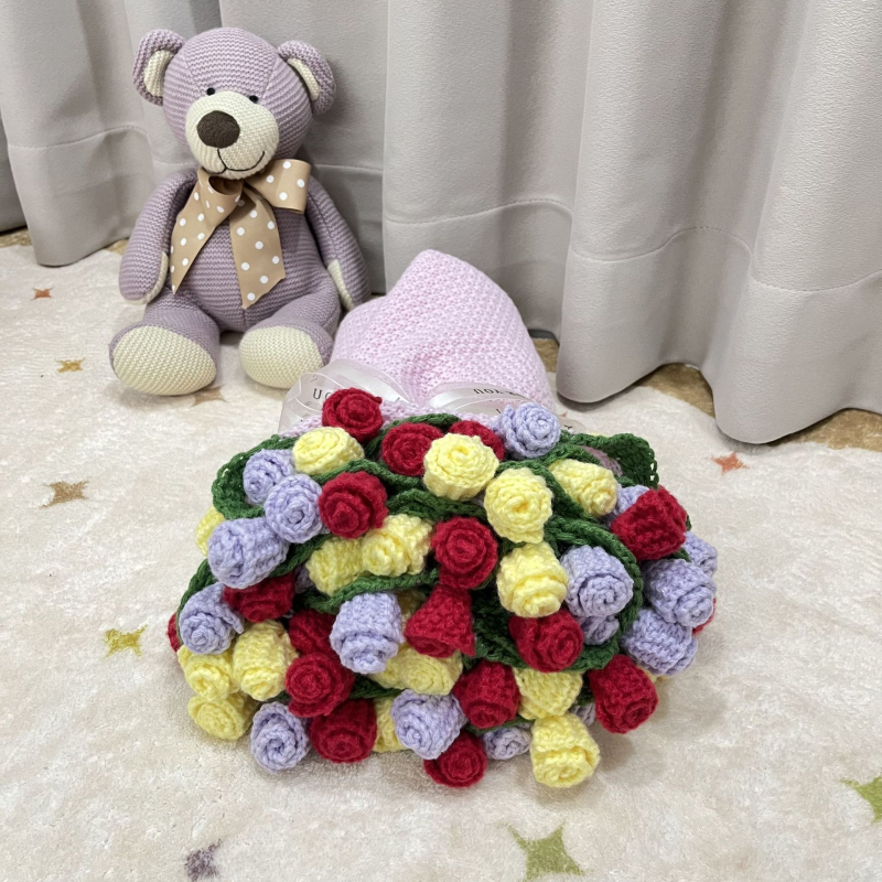 Rožių puokštės antklodė – akrilo medžiaga, mažiau nei 300 g, augalai ir gėlės raštas, poilsio stilius