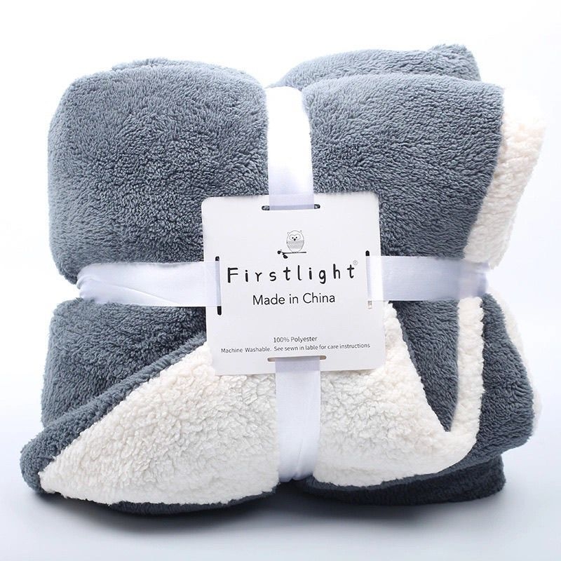 Flanelės poliesterio pledas, šiaurietiškas stilius žiemai, lengvas iki 300 g, vieno atspalvio raštuota, megzta pledas