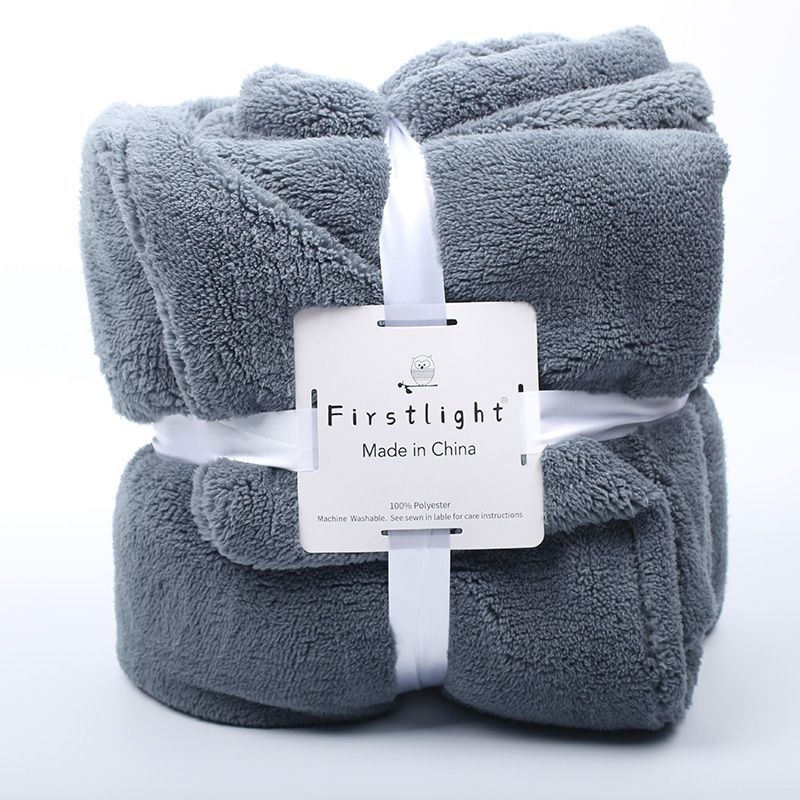 Flanelės poliesterio pledas, šiaurietiškas stilius žiemai, lengvas iki 300 g, vieno atspalvio raštuota, megzta pledas