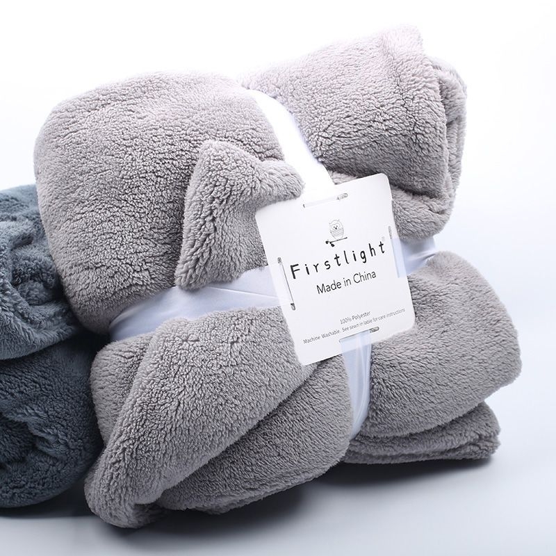 Flanelės poliesterio pledas, šiaurietiškas stilius žiemai, lengvas iki 300 g, vieno atspalvio raštuota, megzta pledas