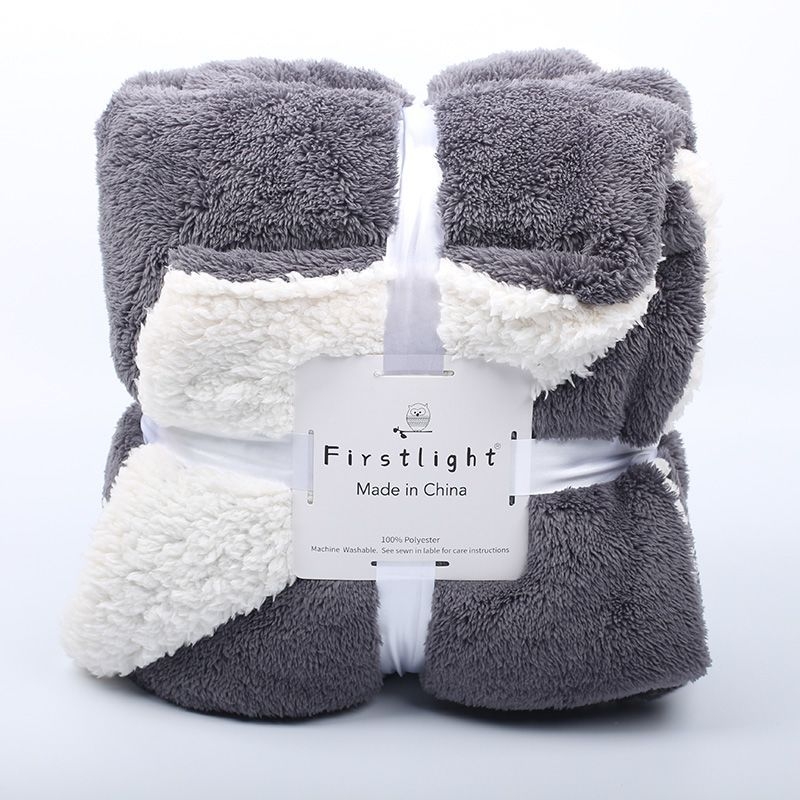 Flanelės poliesterio pledas, šiaurietiškas stilius žiemai, lengvas iki 300 g, vieno atspalvio raštuota, megzta pledas