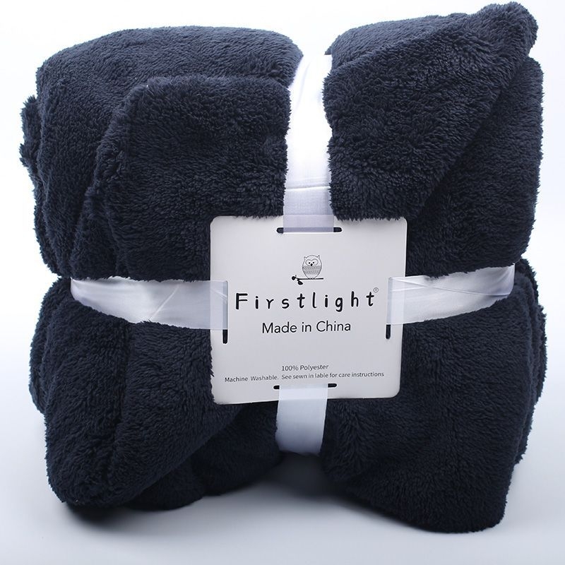 Flanelės poliesterio pledas, šiaurietiškas stilius žiemai, lengvas iki 300 g, vieno atspalvio raštuota, megzta pledas