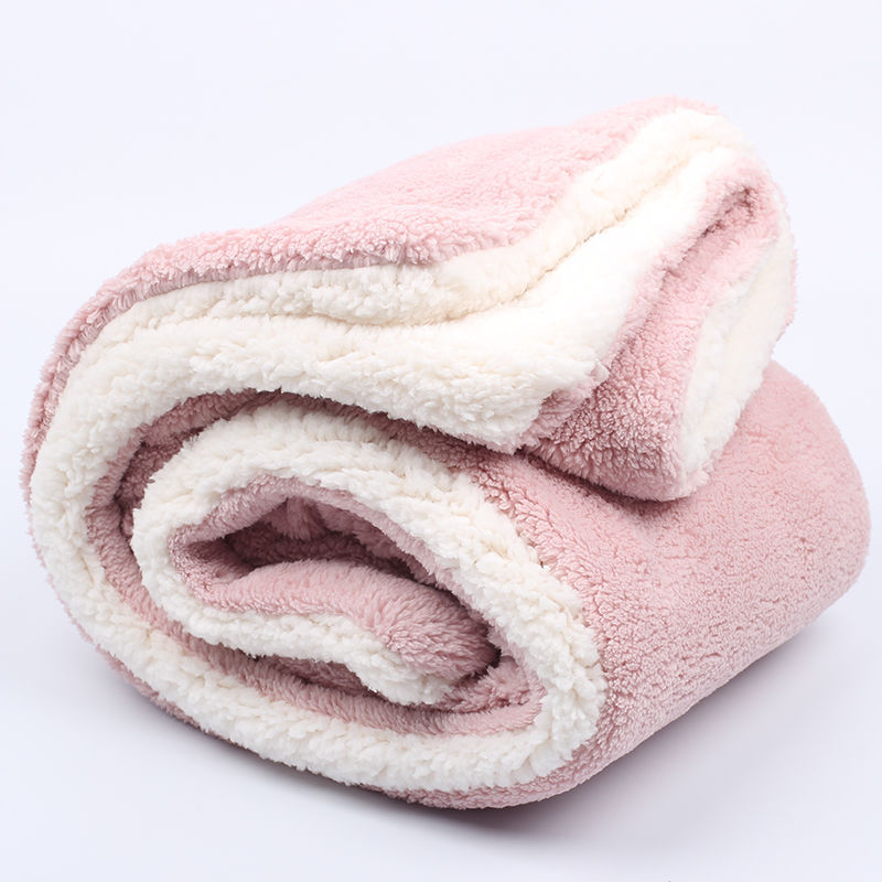 Flanelės poliesterio pledas, šiaurietiškas stilius žiemai, lengvas iki 300 g, vieno atspalvio raštuota, megzta pledas