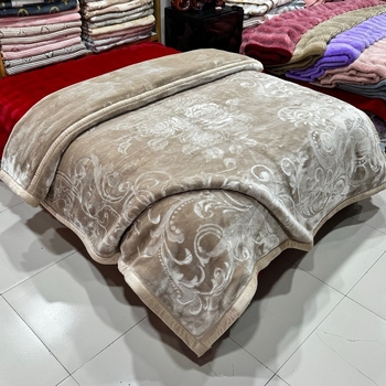 Dėka su reljefiniu debesų raštu, 5 kg, dvigubo storio kraštas, 100% poliesteris, žiemai