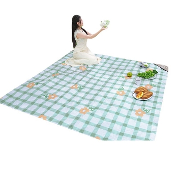 Vanjska debela kamping podloga – protuklizna i vodootporna, sklopiva; materijal: poliester vlakno; pogodno za 4–6 osoba