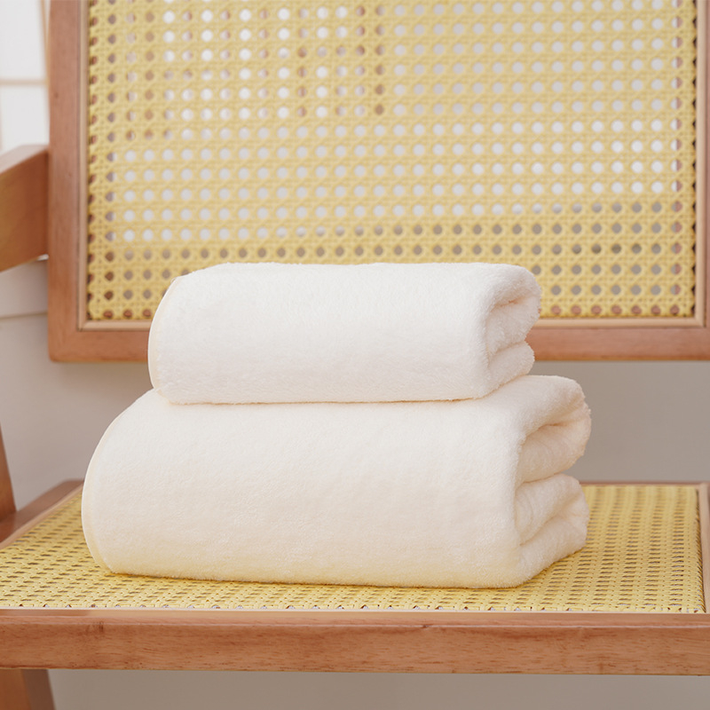 Fürdőlepedő korall plüssből, 150D, 200–300 g, szegélyezett varrás